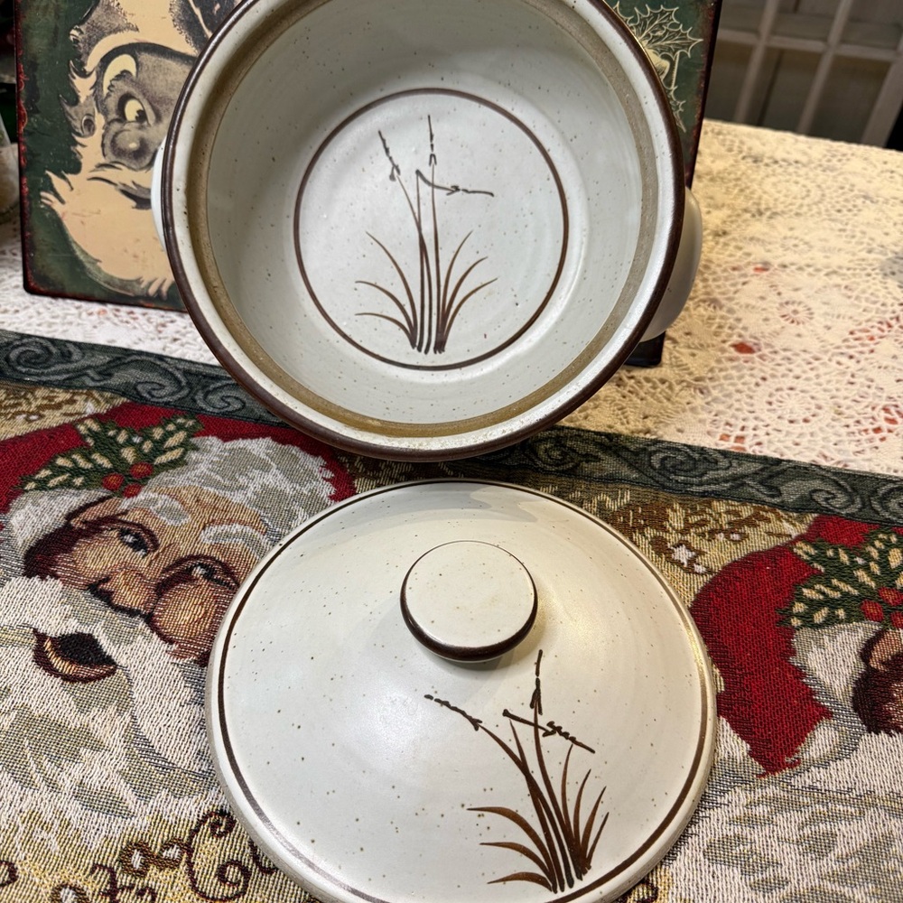 Gorgeous Handmade Pottery Casserole Dish - Picture 6 of 6